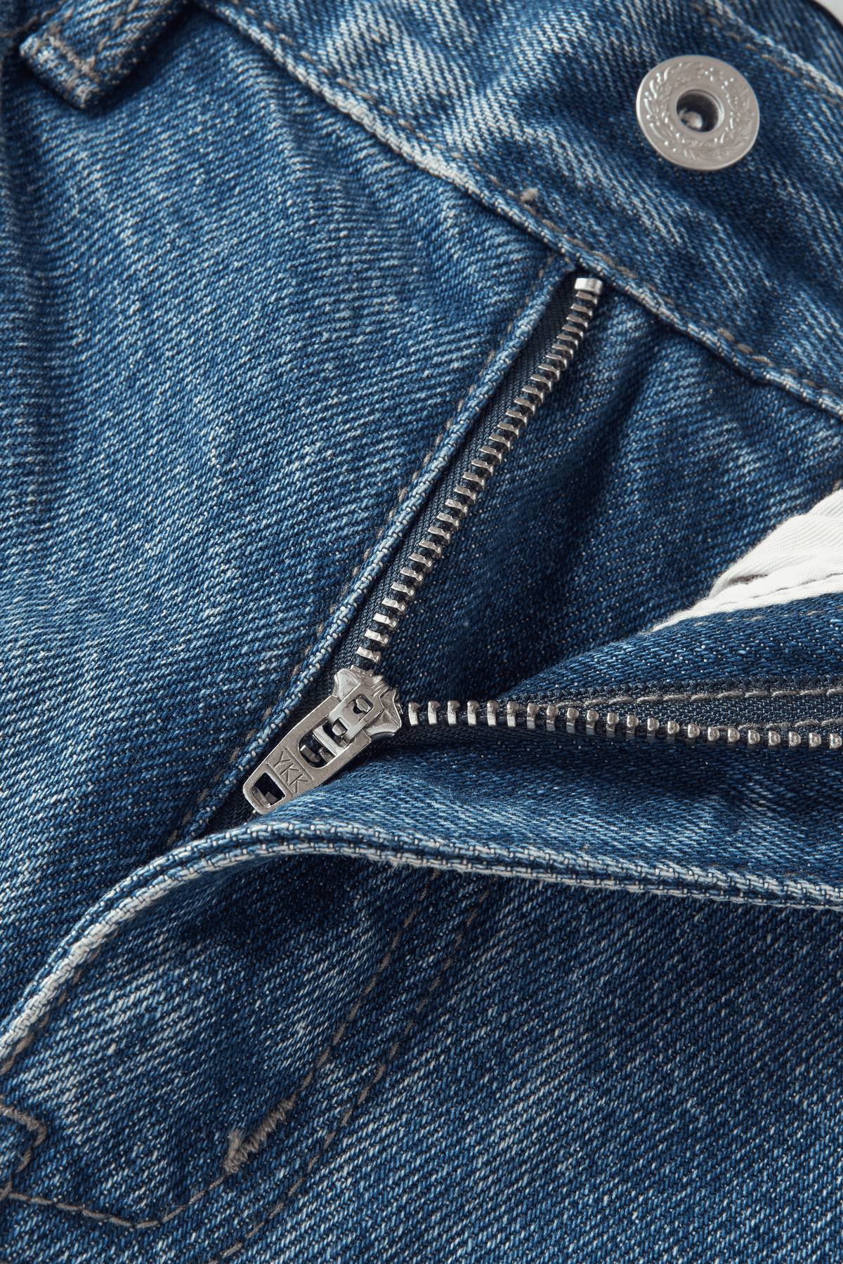 Flared Jeans in After-Blue Distressed