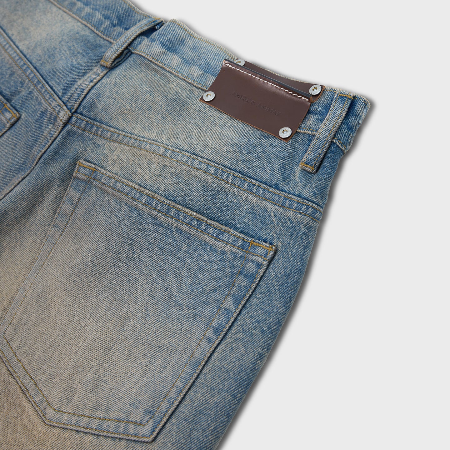 Distressed Jeans in Vintage Blue