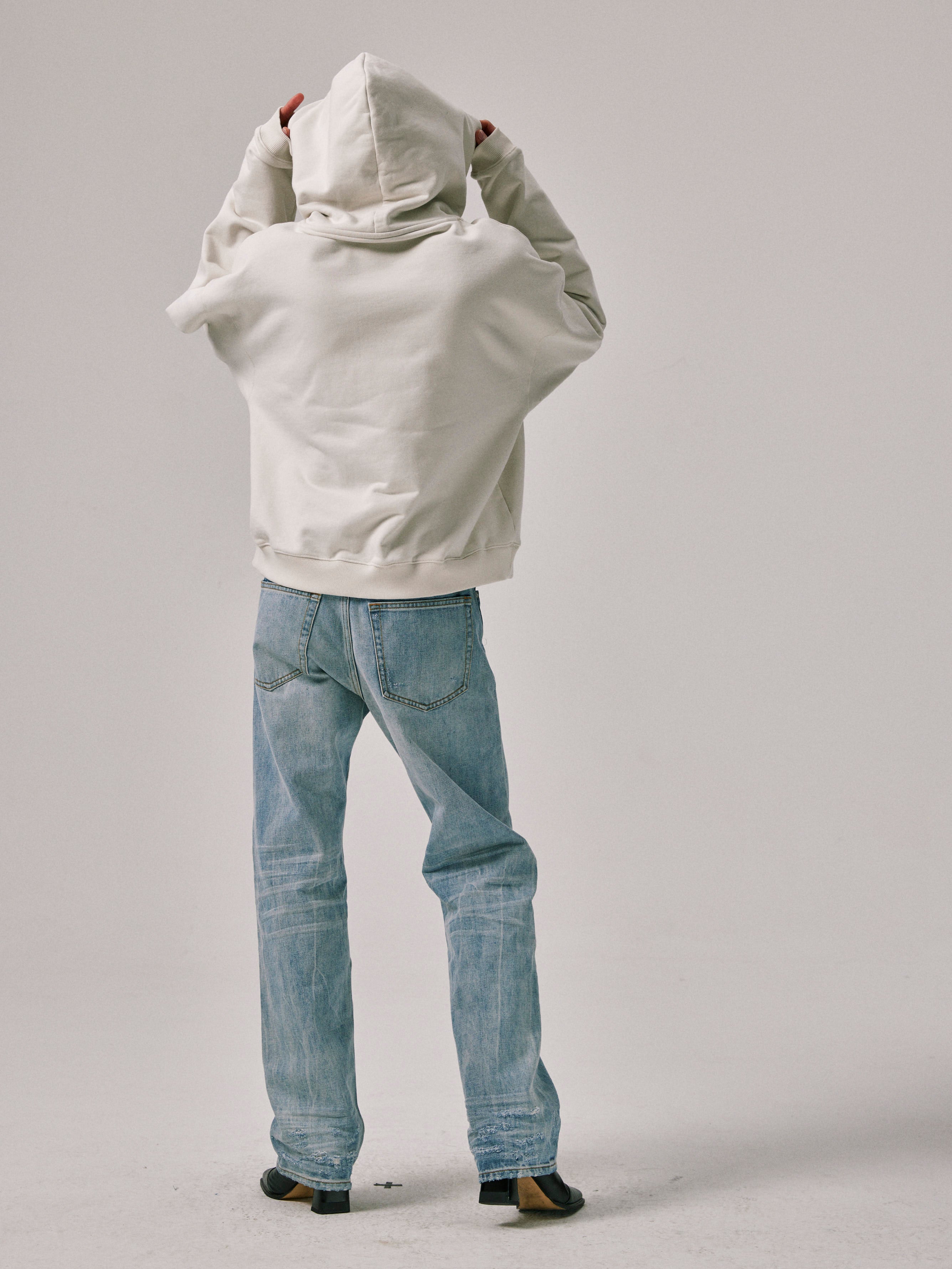 Mid-Rise Wide Leg Pleated Ripped Jeans in Blue