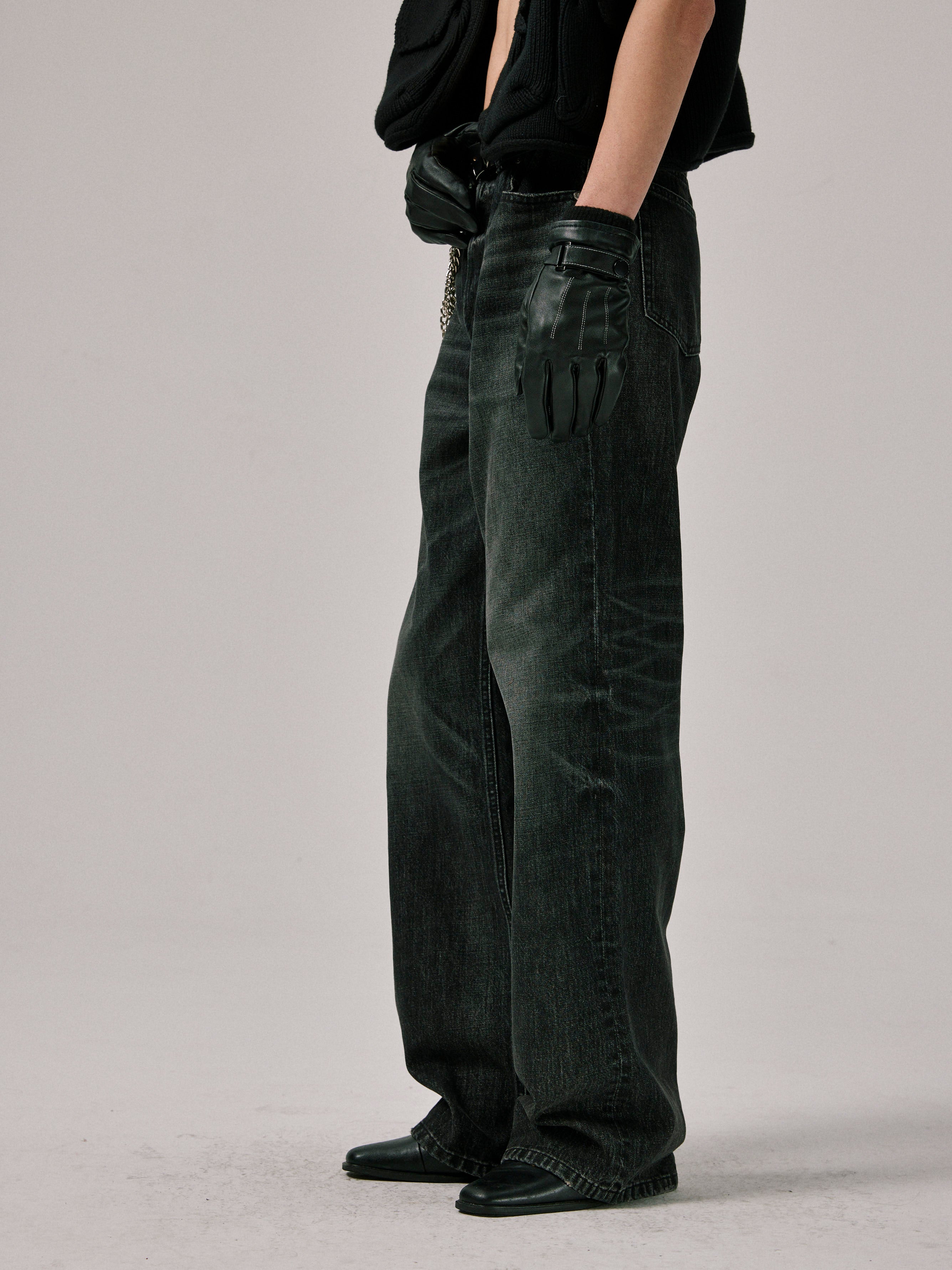 Flared Jeans in Vintage Black