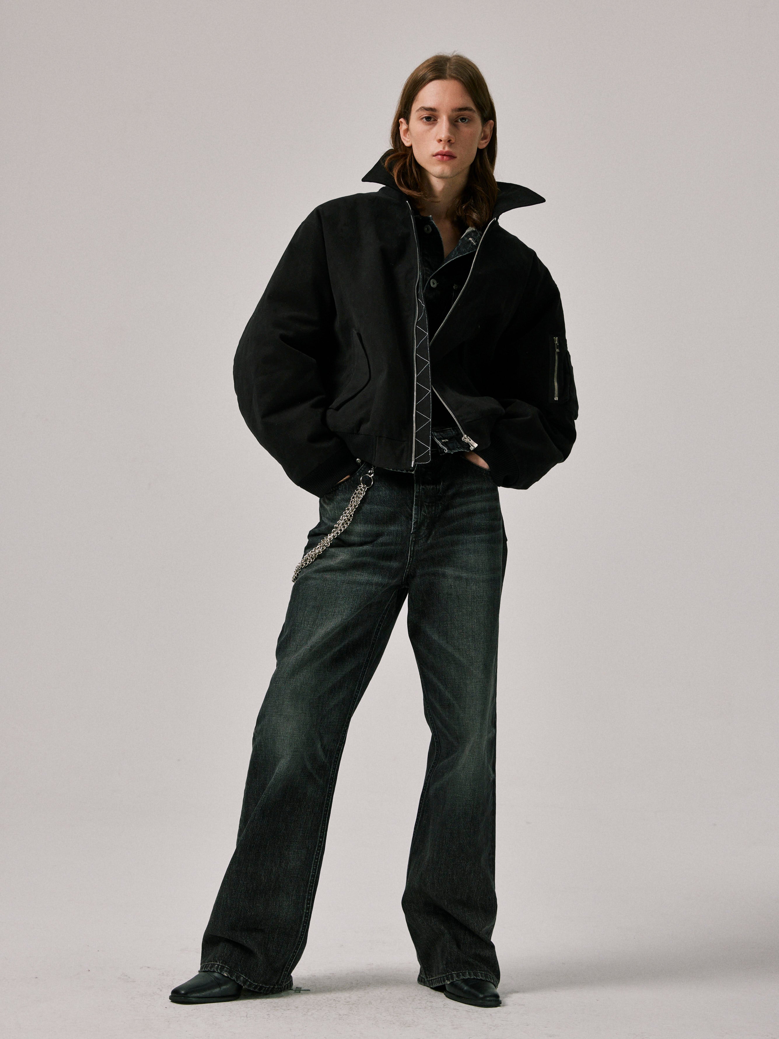 Flared Jeans in Vintage Black