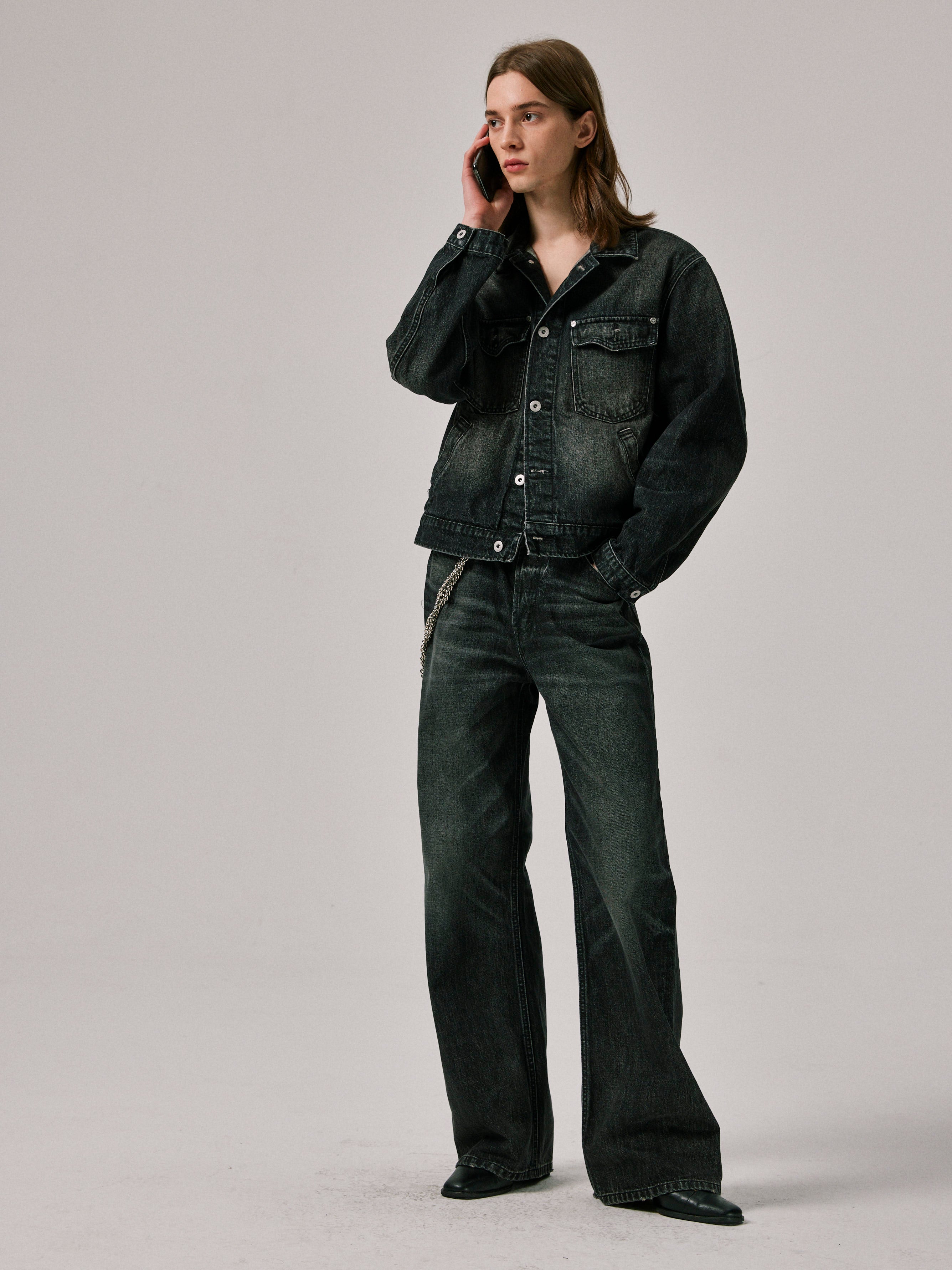 Flared Jeans in Vintage Black