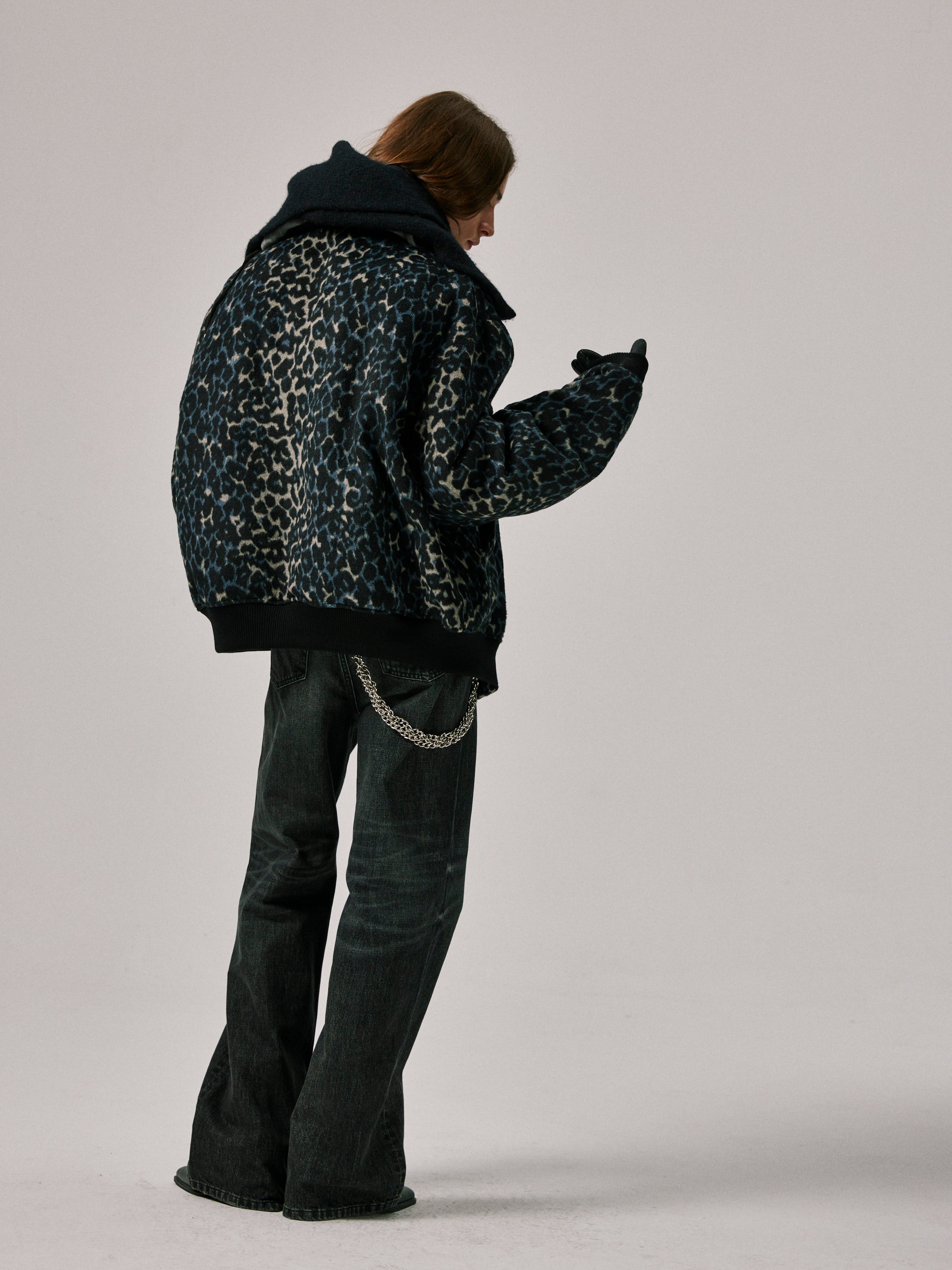 Flared Jeans in Vintage Black