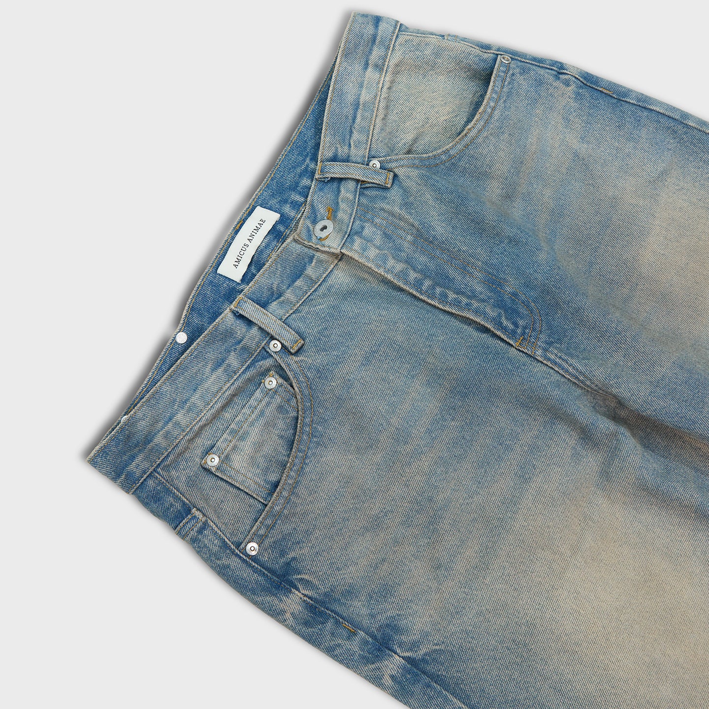 Distressed Jeans in Vintage Blue