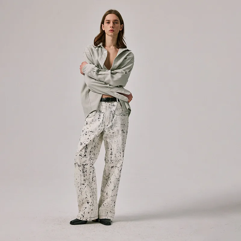Straight-Leg Jeans in Digital Denim Print Type1
